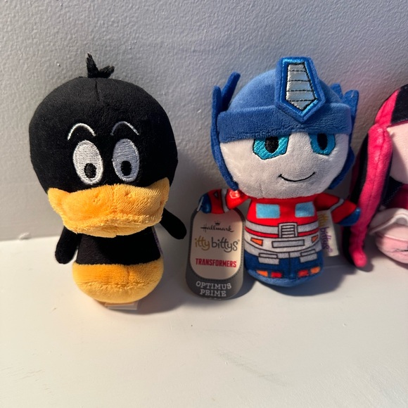 A mixed bag of Hallmark itty bitty misfits, prime for the picking 🩷💙 - Picture 2 of 6